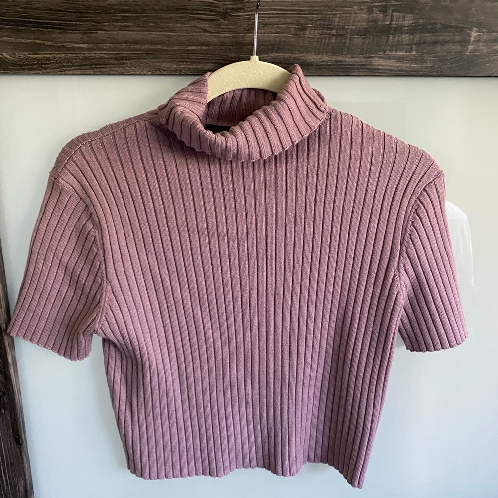 Crop turtleneck
